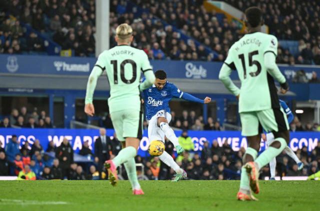 篮球赛事-【英超】杜库雷补射，多宾建功，切尔西0-2客负埃弗顿